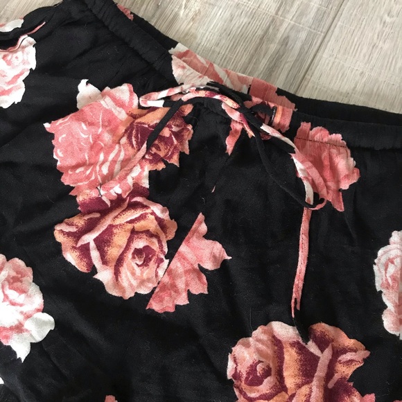 Floral Linen Shorts - Picture 3 of 5